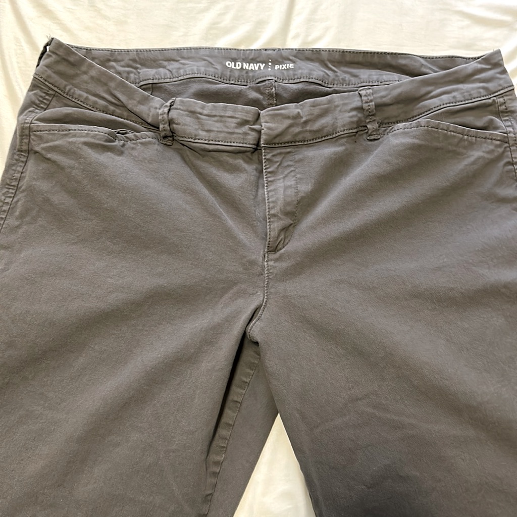 Gray Ankle Crop Pixie Pants
